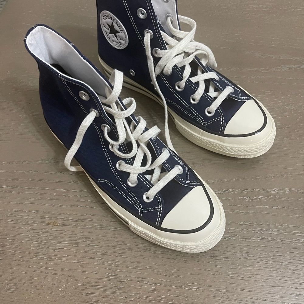 Navy Chuck Taylor’s women’s 7